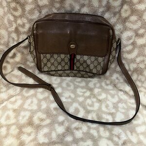 Vintage Gucci Canva GG Supreme Messenger Bag